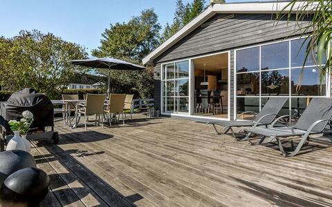 Leandra - 600M from the Sea: Zona Residenziale, Tetto, Sobborgo, Driveway, Estate, Camino