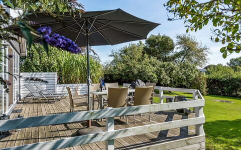 Leandra - 600M from the Sea: Zona Residenziale, Tetto, Sobborgo, Driveway, Estate, Camino