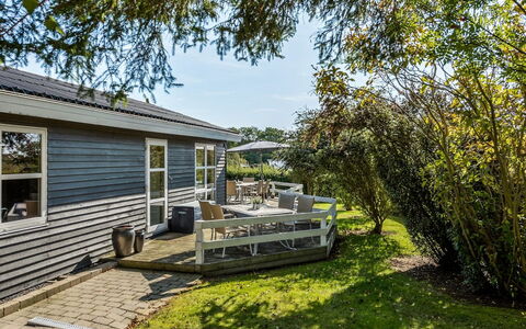 Leandra - 600M from the Sea: Zona Residenziale, Tetto, Sobborgo, Driveway, Estate, Camino