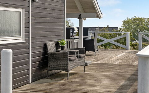 Annvy - 200M from the Sea: Mobilia, Interior Design, Pavimentazione, Legna, Pavimento, Soffitto, Pavimento In Legno, Sedia, Tavolo, Illuminazione