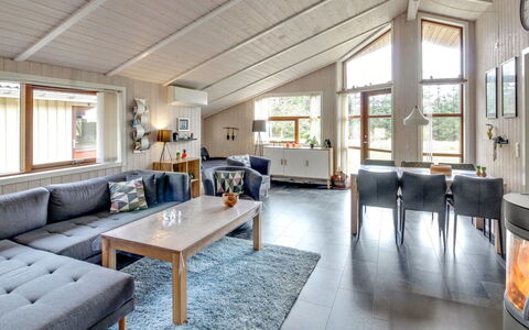Arvi - 30Km from the Sea: Mobilia, Interior Design, Pavimentazione, Legna, Pavimento, Soffitto, Pavimento In Legno, Sedia, Tavolo, Illuminazione
