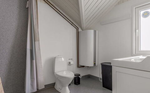Aleide - 29Km from the Sea: Idraulico Fixture, Pavimentazione, Pavimento, Toilet Seat, Gabinetto, Bagno, Interior Design, Soffitto, Idraulico, Lavello