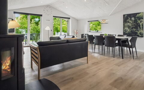 Eylar - 28Km from the Sea: Pavimentazione, Interior Design, Legna, Pavimento, Mobilia, Soffitto, Pavimento In Legno, Divano, Soggiorno, Casa