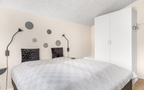 Eylar - 28Km from the Sea: Interior Design, Camera Da Letto, Letto, Parete, Pavimentazione, Soffitto, Pavimento, Mobilia, Lampada, Legna