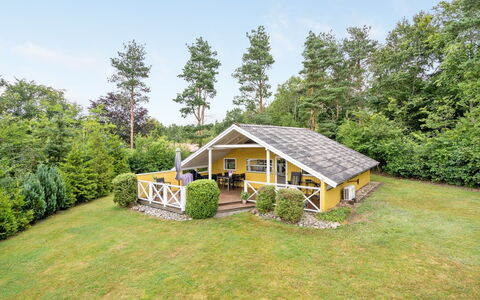 Hannelise - 30Km from the Sea: Casa, Villetta, Portico, Latifoglie, Raccordo, Deck, Shade, Plank, Estate, Edifici Giardino