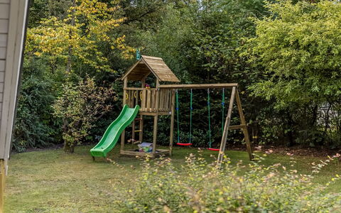 Hannelise - 30Km from the Sea: Campo Da Giuoco, Giardino, Scivolo, Prato, Backyard, Attrezzatura Giochi All'Aperto, Cortile, Shade, Landscaping, Parco