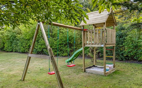 Hannelise - 30Km from the Sea: Giardino, Backyard, Prato, Cortile, Recinzione
