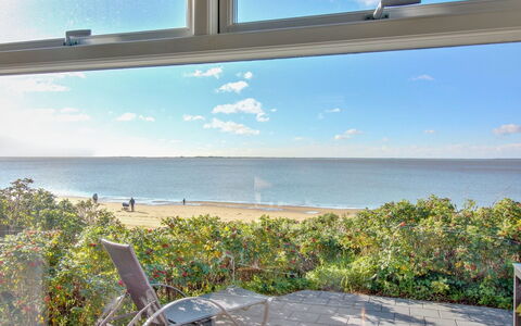 Erno - 20M from the Sea: Tetto, Casa, Casa, Villetta, Porta, Raccordo, Deck, Portico, Plank, Latifoglie