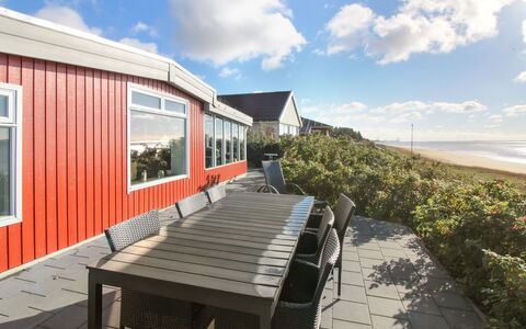Erno - 20M from the Sea: Tetto, Casa, Casa, Villetta, Porta, Raccordo, Deck, Portico, Plank, Latifoglie