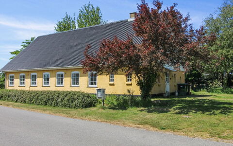 Lokke - 19Km from the Sea: Legna, Tetto, Architettura, Casa, Casa, Villetta, Raccordo, Latifoglie, Pendenza, Estate