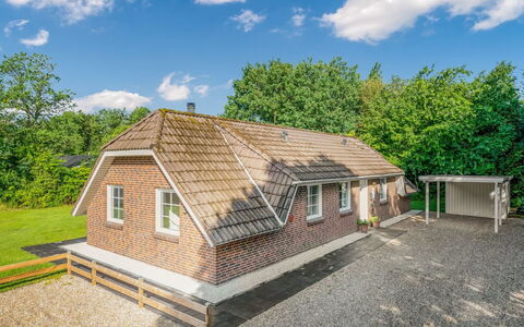 Prohor - 10.5Km from the Sea: Tetto, Casa, Casa, Villetta, Porta, Raccordo, Deck, Portico, Plank, Latifoglie