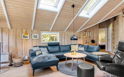 Anastaja - 12Km from the Sea: Mobilia, Interior Design, Pavimentazione, Legna, Pavimento, Soffitto, Pavimento In Legno, Sedia, Tavolo, Illuminazione