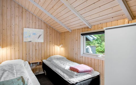 Tecla - 12Km from the Sea: Legna, Casa, Camera Da Letto, Porta, Villetta, Congelamento, Letto, Inverno, Bedding, Neve