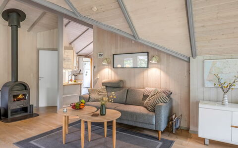 Torben - 10Km from the Sea: Legna, Pavimentazione, Soffitto, Interior Design, Camera, Pavimento, Mobilia, Soggiorno, Lampada, Elettrodomestico