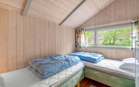 Torben - 10Km from the Sea: Legna, Camera Da Letto, Interior Design, Soffitto, Pavimento, Letto, Pavimentazione, Casa, Mobilia, Camera