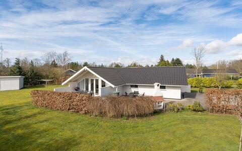 Edvardsine - 12Km from the Sea: Tetto, Casa, Lotto, Casa, Villetta, Estate, Edifici Giardino, Shade, Log Cabin, Landscaping