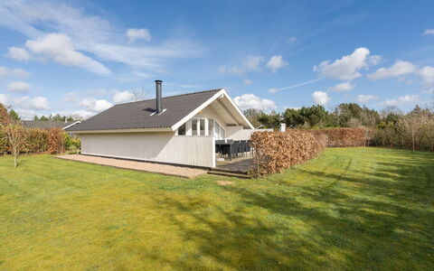 Edvardsine - 12Km from the Sea: Tetto, Casa, Lotto, Casa, Villetta, Estate, Edifici Giardino, Shade, Log Cabin, Landscaping