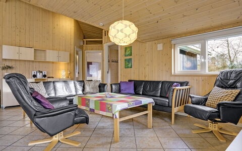 Tyki - 12Km from the Sea: Legna, Soffitto, Casa, Casa, Interior Design, Mobilia, Villetta, Soggiorno, Camera, Lampada