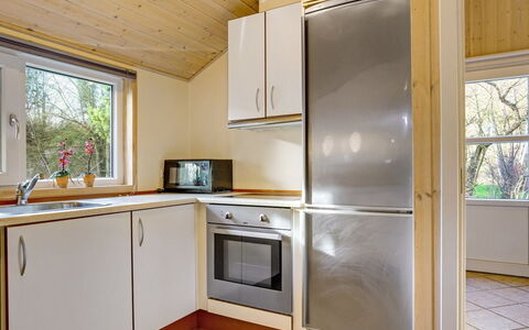 Tyki - 12Km from the Sea: Legna, Apparecchio Major, Interior Design, Pavimentazione, Cucina, Soffitto, Elettrodomestico Da Cucina, Pavimento, Illuminazione, Camera