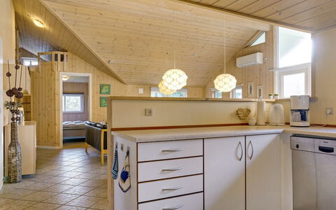 Tyki - 12Km from the Sea: Interior Design, Legna, Soffitto, Pavimentazione, Mobilia, Pavimento, Controsoffitto, Cucina, Lampada, Camera
