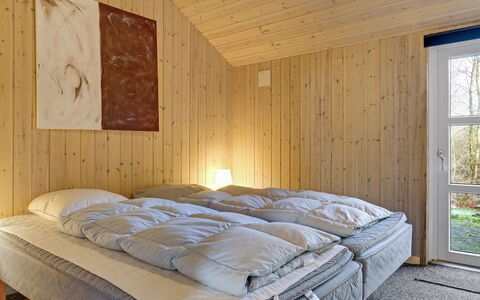 Tyki - 12Km from the Sea: Camera Da Letto, Mobilia, Legna, Interior Design, Letto, Pavimento, Pavimentazione, Lenzuolo, Bedding, Soffitto