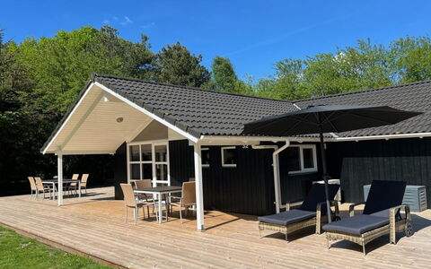 Tyki - 12Km from the Sea: Villetta, Shade, Mobili Da Esterno, Portico, Cortile, Deck, Struttura Esterna, Edifici Giardino, Tenda, Raccordo