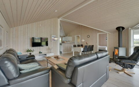 Harth - 700M to the Fjord: Interior Design, Soffitto, Legna, Pavimentazione, Mobilia, Divano, Soggiorno, Pavimento, Camera, Casa