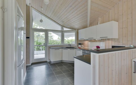 Harth - 700M to the Fjord: Interior Design, Legna, Soffitto, Pavimentazione, Cucina, Pavimento, Controsoffitto, Lampada, Mobilia, Cabinetry