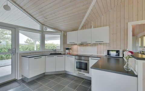 Harth - 700M to the Fjord: Interior Design, Soffitto, Legna, Pavimentazione, Cucina, Controsoffitto, Pavimento, Lampada, Casa, Cabinetry