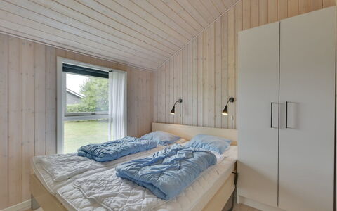 Harth - 700M to the Fjord: Legna, Soffitto, Interior Design, Camera Da Letto, Pavimentazione, Letto, Pavimento, Telaio Del Letto, Camera, Latifoglie