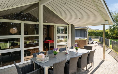 Findus - 1.2Km to the Fjord: Legna, Mobilia, Appartamento, Camera, Soffitto, Color Legno, Sedia, Latifoglie, Vernice, Legname