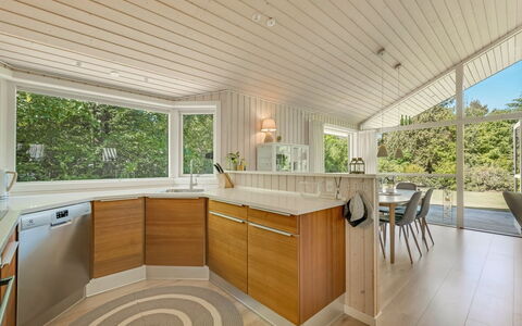 Elevine - 300M to the Fjord: Interior Design, Pavimentazione, Controsoffitto, Cucina, Pavimento, Legna, Soffitto, Cabinetry, Mobilia, Pavimento In Legno