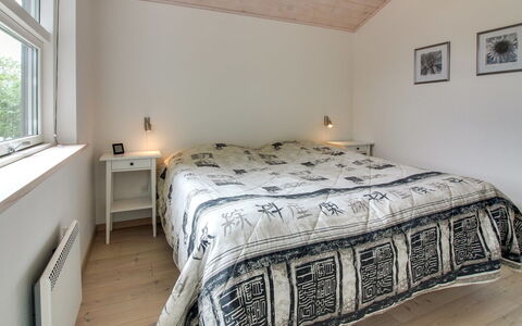 Jannic - 300M to the Fjord: Letto, Camera Da Letto, Interior Design, Pavimento, Lenzuolo, Pavimentazione, Legna, Soffitto, Bedding, Mobilia