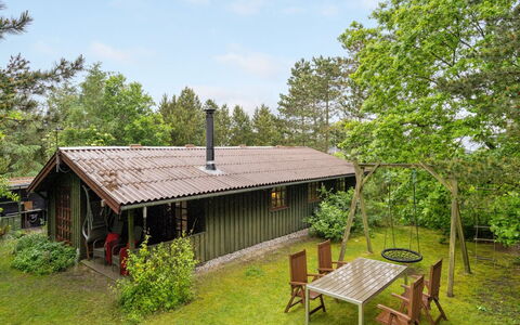Gail - 400M to the Fjord: Mobilia, Interior Design, Pavimentazione, Legna, Pavimento, Soffitto, Pavimento In Legno, Sedia, Tavolo, Illuminazione