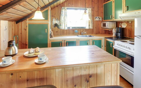 Ingwin - 250M to the Fjord: Legna, Cucina, Interior Design, Soffitto, Controsoffitto, Pavimentazione, Mobilia, Pavimento, Camera, Color Legno