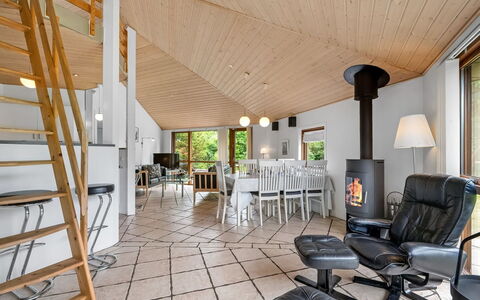 Reiner - 300M to the Fjord: Legna, Interior Design, Soffitto, Pavimentazione, Pavimento, Mobilia, Soggiorno, Casa, Camera, Porta