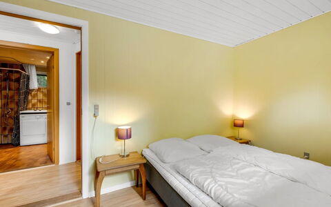 Naumka - 200M to the Fjord: Interior Design, Pavimento, Pavimentazione, Letto, Parete, Mobilia, Legna, Camera Da Letto, Soffitto, Camera