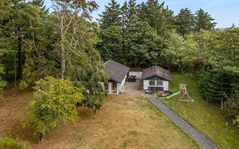 Naumka - 200M to the Fjord: Casa, Paesaggio, Casa, Tetto, Area Rurale, Lotto, Villetta, Estate, Giardino, Landscaping