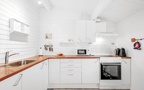 Staffan - 200M to the Fjord: Mobilia, Interior Design, Pavimentazione, Legna, Pavimento, Soffitto, Pavimento In Legno, Sedia, Tavolo, Illuminazione