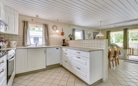 Elizabeth - 400M to the Fjord: Pavimentazione, Legna, Pavimento, Soffitto, Interior Design, Cabinetry, Cucina, Casa, Controsoffitto, Mobilia