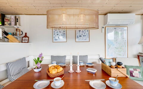Jorie - 100M from the Sea: Mobilia, Interior Design, Lampada, Pavimentazione, Legna, Tavolo, Soffitto, Sedia, Sala Da Pranzo, Pavimento
