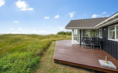 Leona - 250M to the Fjord: Zona Residenziale, Tetto, Sobborgo, Driveway, Estate, Camino