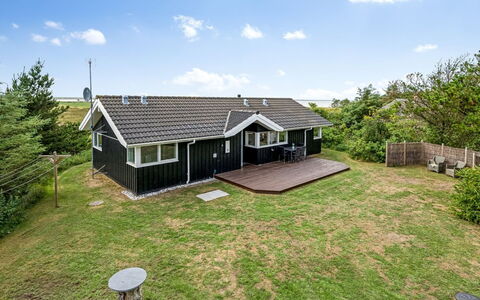 Leona - 250M to the Fjord: Zona Residenziale, Tetto, Sobborgo, Driveway, Estate, Camino