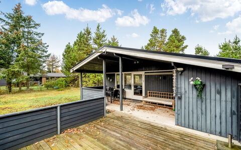 Toimi - 500M to the Fjord: Mobilia, Interior Design, Pavimentazione, Legna, Pavimento, Soffitto, Pavimento In Legno, Sedia, Tavolo, Illuminazione