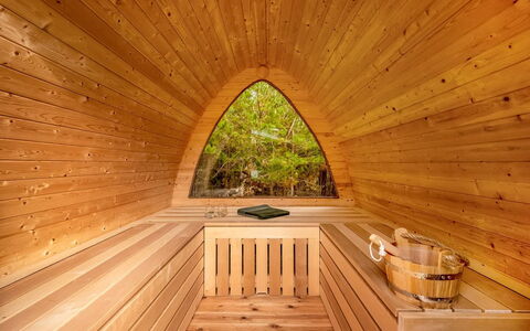 Toimi - 500M to the Fjord: Mobilia, Interior Design, Pavimentazione, Legna, Pavimento, Soffitto, Pavimento In Legno, Sedia, Tavolo, Illuminazione