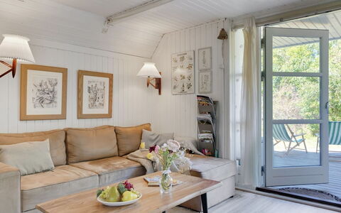 Amelia - 250M to the Fjord: Mobilia, Interior Design, Pavimentazione, Legna, Pavimento, Soffitto, Pavimento In Legno, Sedia, Tavolo, Illuminazione