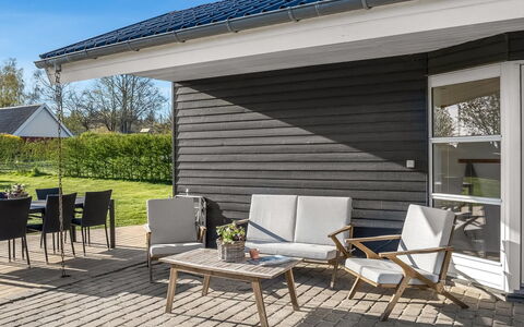 Joannes - 200M from the Sea: Mobilia, Interior Design, Pavimentazione, Legna, Pavimento, Soffitto, Pavimento In Legno, Sedia, Tavolo, Illuminazione