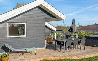 Joannes - 200M from the Sea