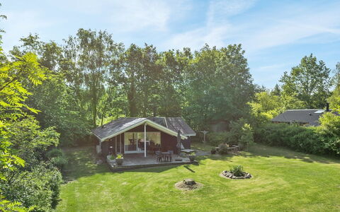 Yngve - 56.5Km from the Sea: Tetto, Casa, Casa, Villetta, Raccordo, Estate, Driveway, Edifici Giardino, Cortile, Capannone