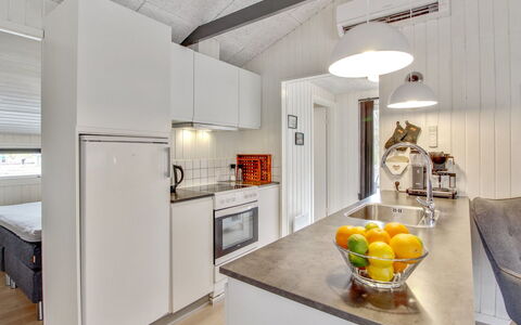 Hariette: Cucina, Interior Design, Soffitto, Legna, Pavimentazione, Apparecchio Major, Pavimento, Mobilia, Controsoffitto, Camera